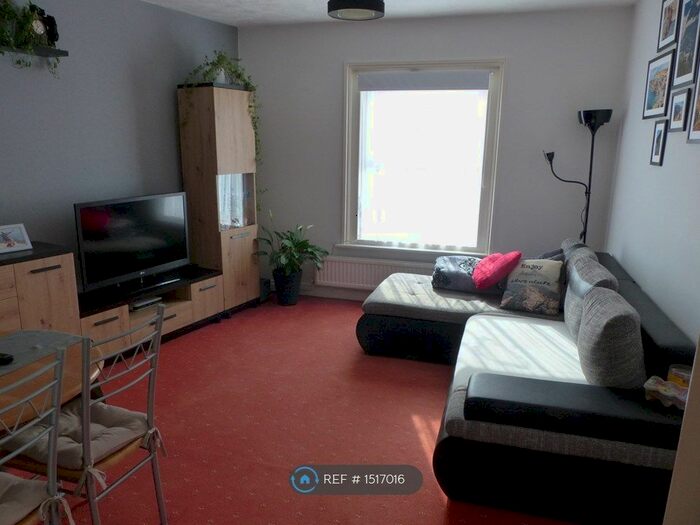 2 Bedroom Flat To Rent In Southgate, Crawley, RH11