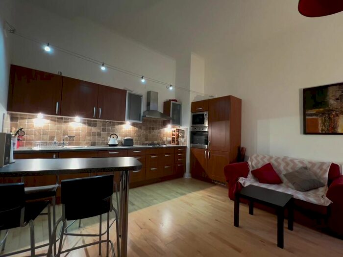 3 Bedroom Flat To Rent In Queen Street, Glasgow, G1