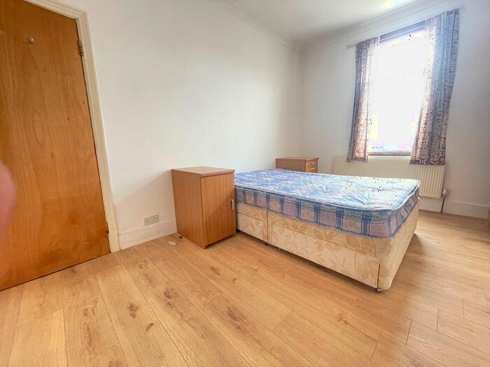 2 Bedroom Flat To Rent In Kingswood Road, Ilford, IG3