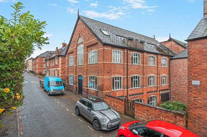 1 Bedroom Flat For Sale In Lansdown, Stroud, Gloucestershire, GL5