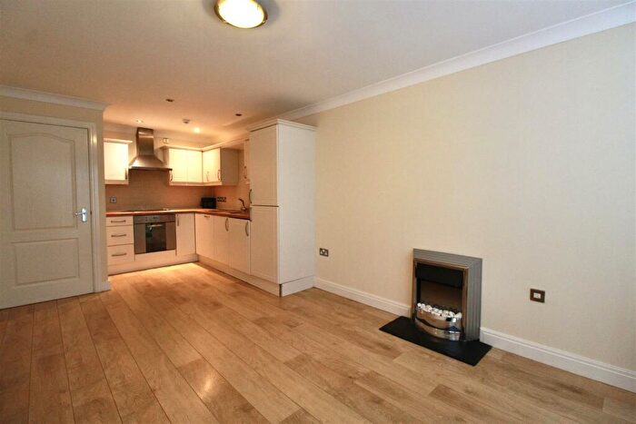 2 Bedroom Flat To Rent In Charlton Mews, Hull, HU9