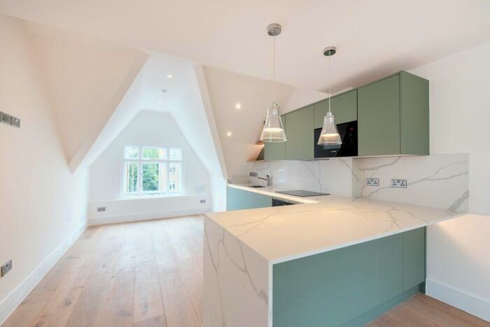 3 Bedroom Apartment To Rent In Lambolle Road, London, NW3
