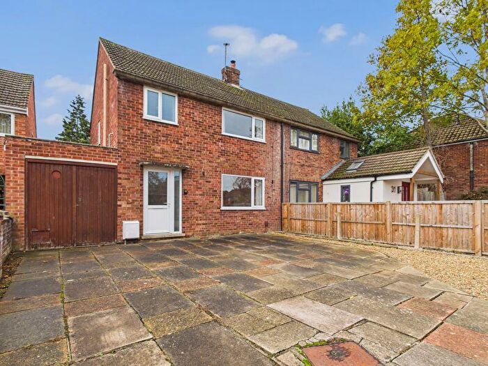3 Bedroom Semi Detached House To Rent In Izaak Walton Way, Cambridge, CB4