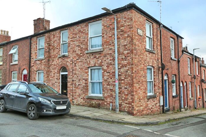 4 Bedroom End Of Terrace House To Rent In High Street, Macclesfield, Cheshire, SK11