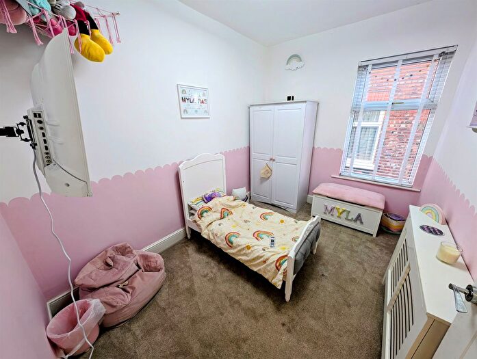 3 Bedroom End Of Terrace House For Sale In Easton Road, New Ferry, Wirral, CH62
