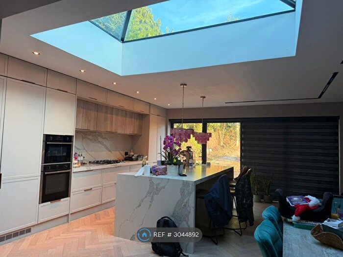 4 Bedroom Semi-detached House To Rent In Princes Avenue, London, N13