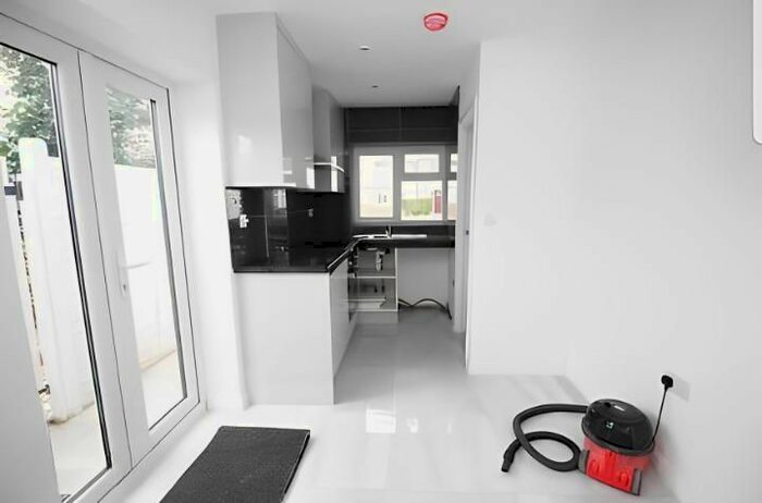 Studio To Rent In Hinton Avenue, Hounslow, TW4