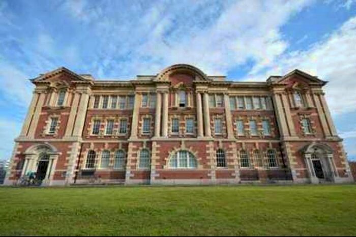 2 Bedroom Flat To Rent In Platform Road, Ocean Village, Southampton, SO14