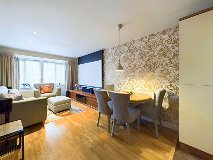 2 Bedroom Flat For Sale In Flowers Avenue, Ruislip, HA4