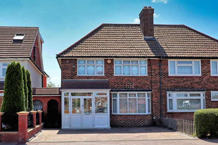 3 Bedroom Semi-Detached House For Sale In Woodbridge Road, Barking, IG11
