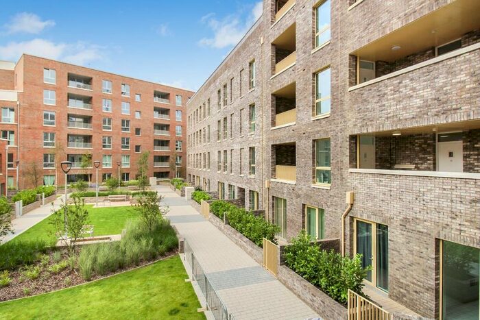 2 Bedroom Flat To Rent In Fielders Crescent, Barking, IG11