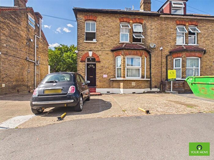 1 Bedroom Flat To Rent In Eastern Road, Romford, RM1