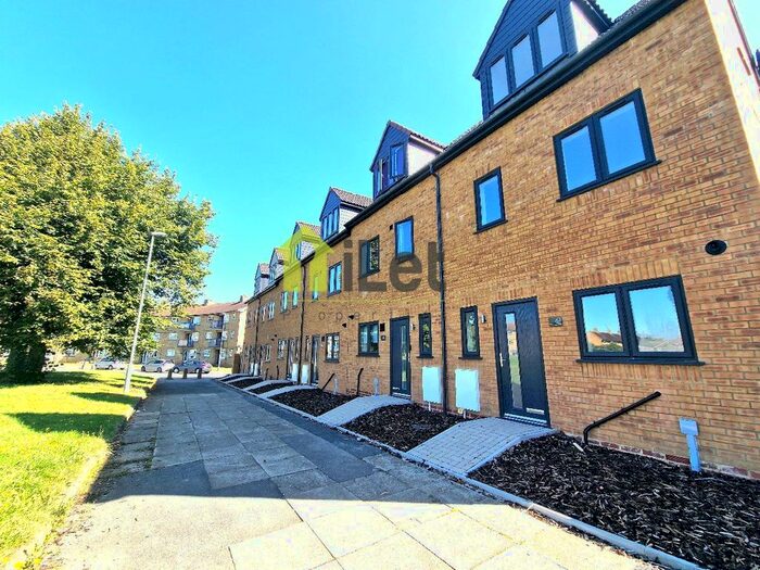 3 Bedroom End Terrace House To Rent In Park Walk, Northampton, NN5