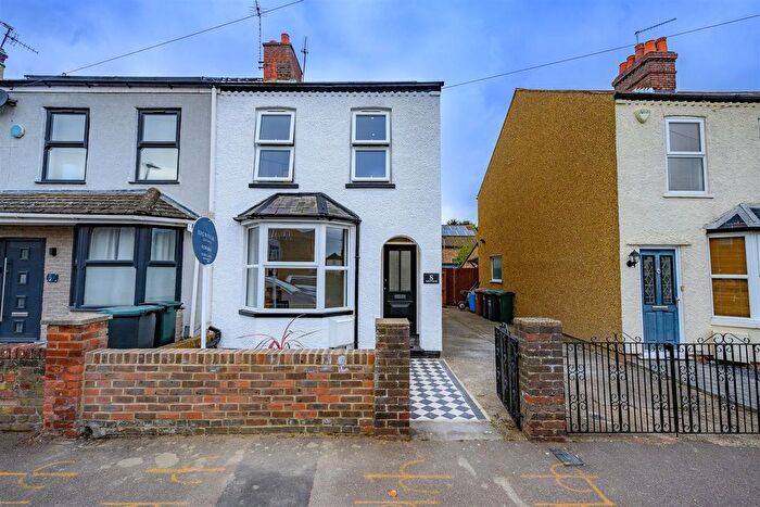 2 Bedroom Semi-detached House For Sale In Marlin Square, Abbots Langley, WD5