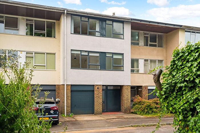 4 Bedroom Town House To Rent In Rosehill Walk, Tunbridge Wells, TN1