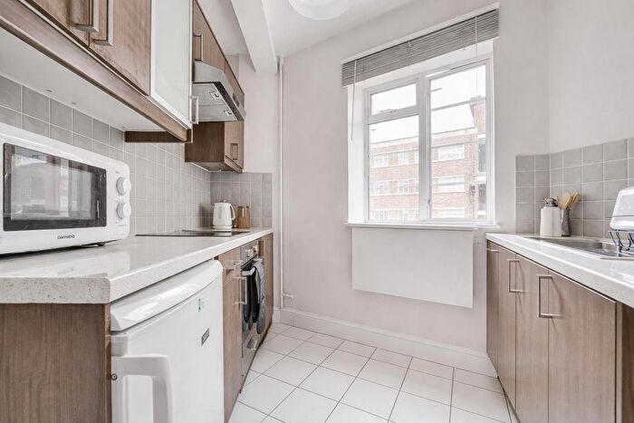 3 Bedroom Flat To Rent In West Kensington Court, Edith Villas, London, W14