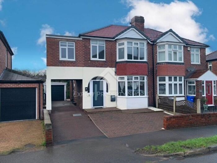 4 Bedroom Semi-Detached House For Sale In Bramley Avenue, Sheffield, S13