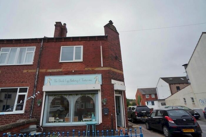 2 Bedroom Flat To Rent In Castleford Road, Normanton, WF6