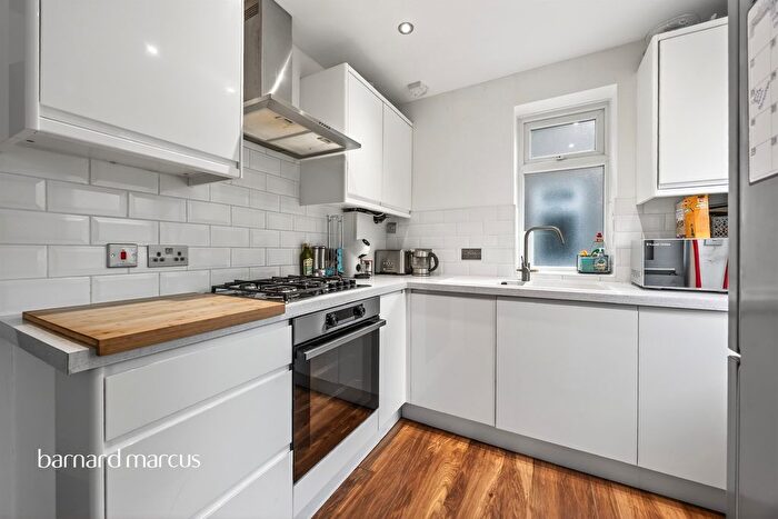 2 Bedroom Flat For Sale In Denmark Road, Carshalton, SM5