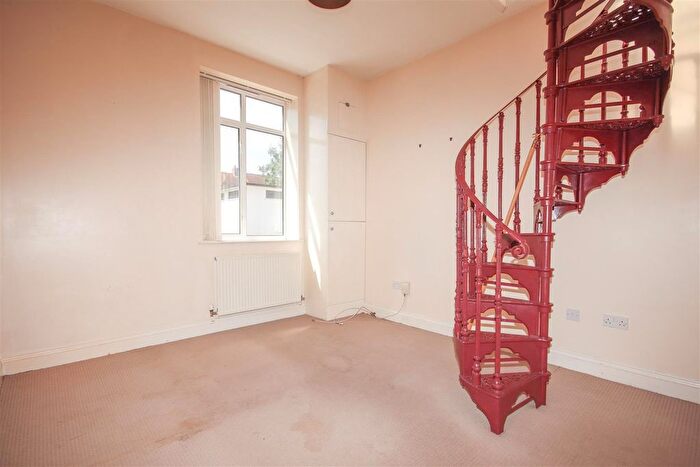 2 Bedroom Flat To Rent In Lime Grove, Rushden, NN10