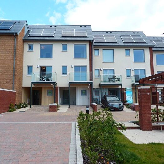 3 Bedroom Town House To Rent In Langdon Road, Mariners Walk, Swansea, SA1
