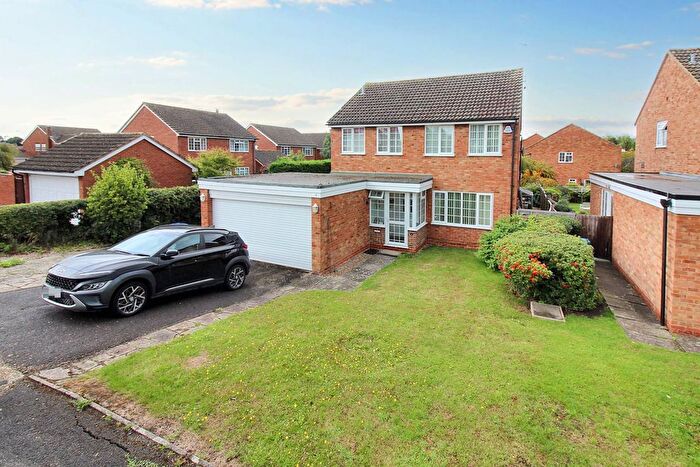 4 Bedroom Detached House For Sale In Allonby Way, Aylesbury, HP21