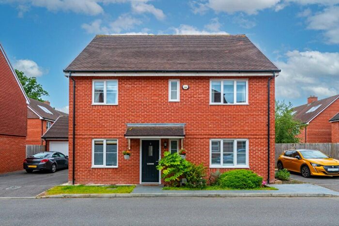 4 Bedroom Detached House To Rent In Killick Road, Horley, Surrey, RH6