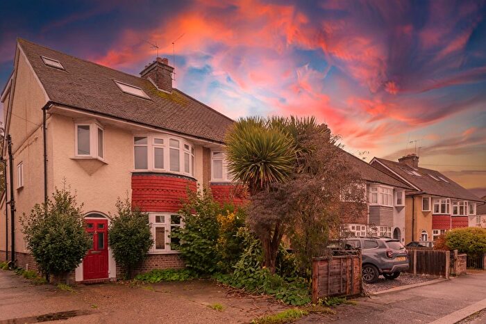 4 Bedroom Semi Detached House For Sale In Knighton Road, Redhill, RH1