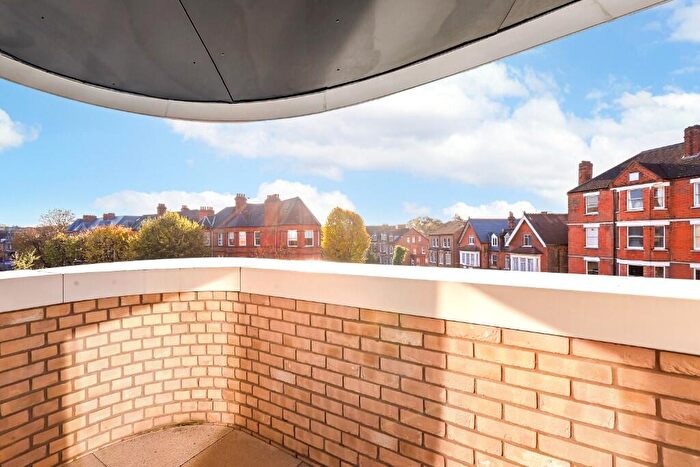 1 Bedroom Flat To Rent In Clifton Mansions, Park Avenue, London, NW2