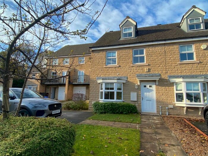 3 Bedroom Town House To Rent In Grenoside Mount, Grenoside, Sheffield S35