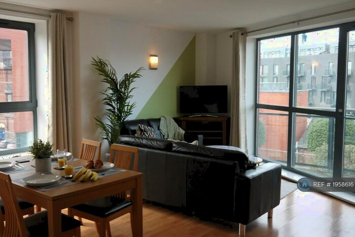 2 Bedroom Flat To Rent In West One City, Sheffield, S1