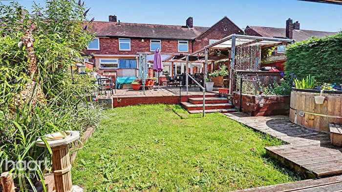 3 Bedroom Terraced House For Sale In Clevedon Road, Luton, LU2