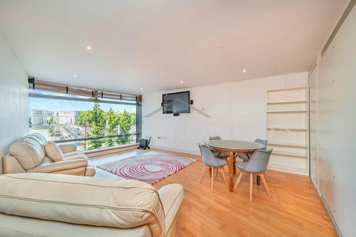 3 Bedroom Flat To Rent In Parliament View Apartments, Albert Embankment, London, SE1