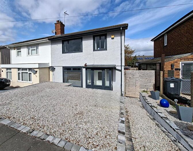 3 Bedroom Semi Detached House For Sale In Brays Road, Sheldon, Birmingham, B26