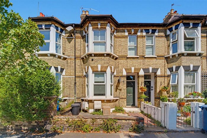 1 Bedroom Flat For Sale In Lower Boston Road, Hanwell, W7