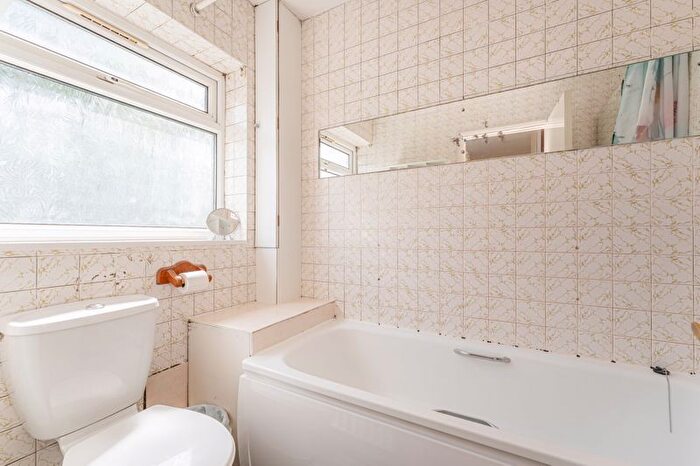 4 Bedroom Detached House For Sale In Scotland Green Road North, Enfield, EN3
