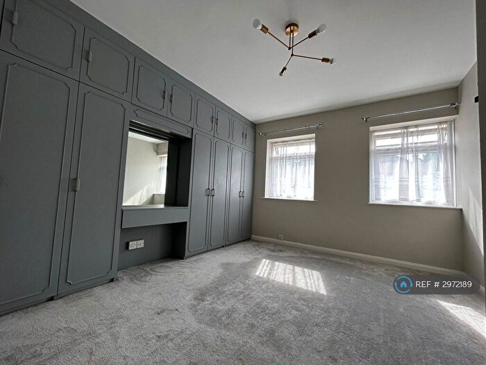 3 Bedroom Semi Detached House To Rent In Gauntlett Road, Sutton, SM1
