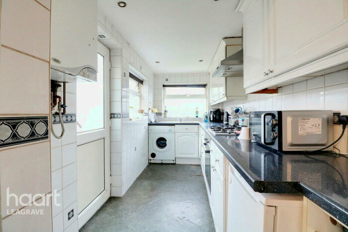 3 Bedroom Terraced House For Sale In Westmorland Avenue, Luton, LU3