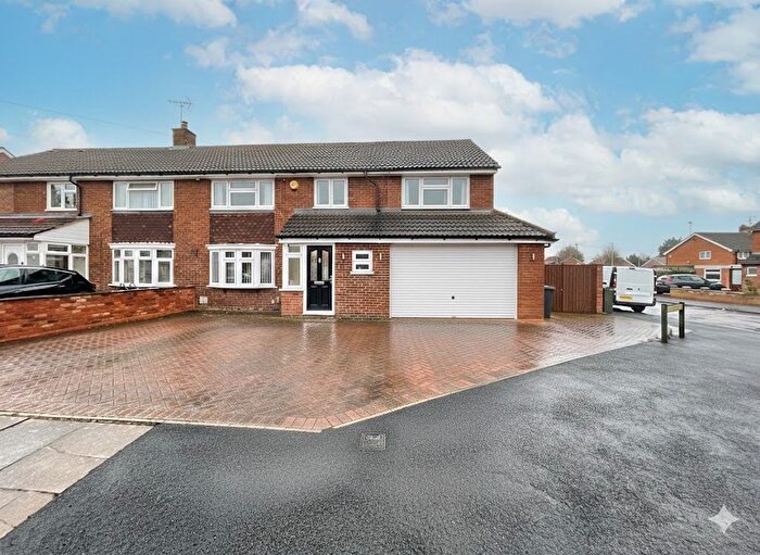4 Bedroom Semi Detached House For Sale In Croxton Close, Luton, Bedfordshire, LU3