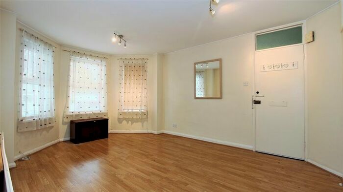 1 Bedroom Flat To Rent In Palmerston Crescent, London N13