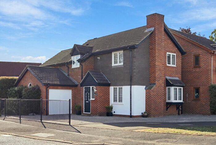 4 Bedroom Detached House For Sale In St Leonards Way, Hornchurch, Havering, RM11