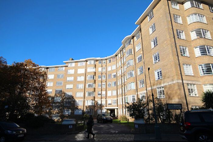 2 Bedroom Flat To Rent In Furze Hill, Hove, BN3