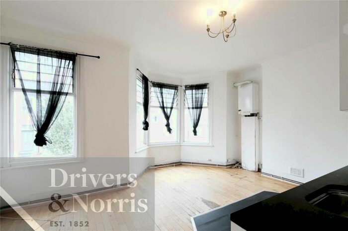 3 Bedroom Flat To Rent In Wightman Road, Harringay Ladder, London, N8
