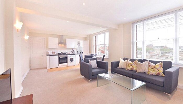 2 Bedroom Flat To Rent In Hill Street, London, W1J