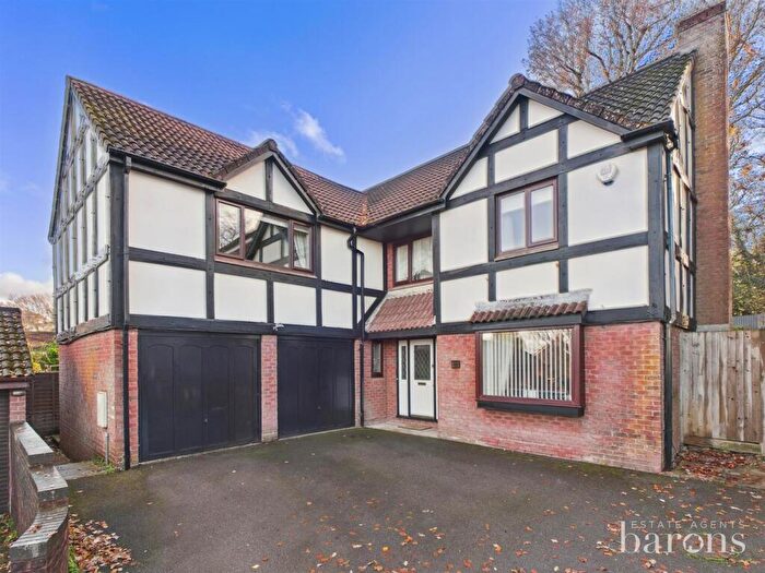 7 Bedroom Detached House For Sale In Majestic Road, Basingstoke, RG22
