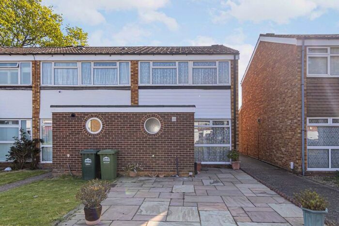 3 Bedroom Semi-Detached House To Rent In Peregrine Road, Sunbury-On-Thames, TW16