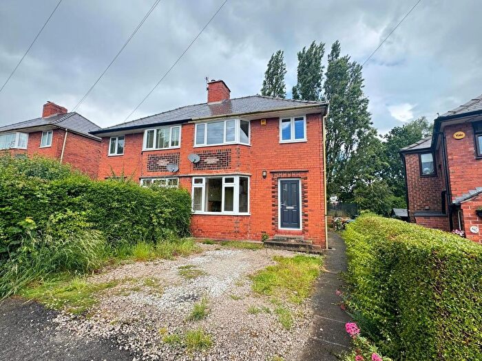 3 Bedroom Semi-Detached House For Sale In Enfield Road, Chesterfield, S41