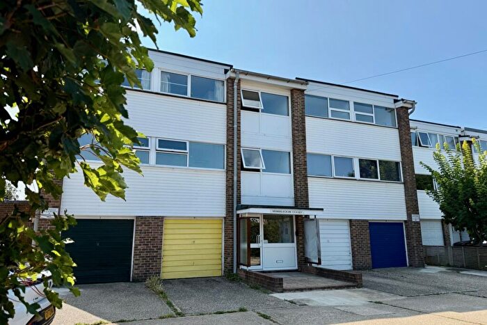 2 Bedroom Flat To Rent In Wimbledon Court, Sompting Avenue, Worthing, West Sussex, BN14