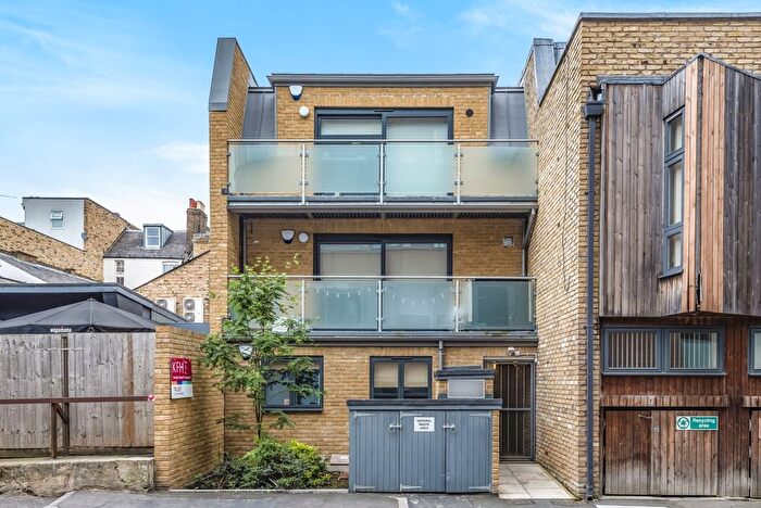 2 Bedroom Flat To Rent In Worple Road Mews, Wimbledon, London, SW19