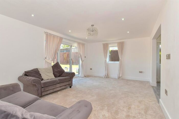 4 Bedroom Detached Bungalow For Sale In Highstreet Road, Hernhill, Faversham, Kent, ME13